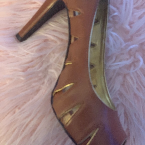 9 1/2 Gianni BINi Peep toe heels - Picture 2 of 3